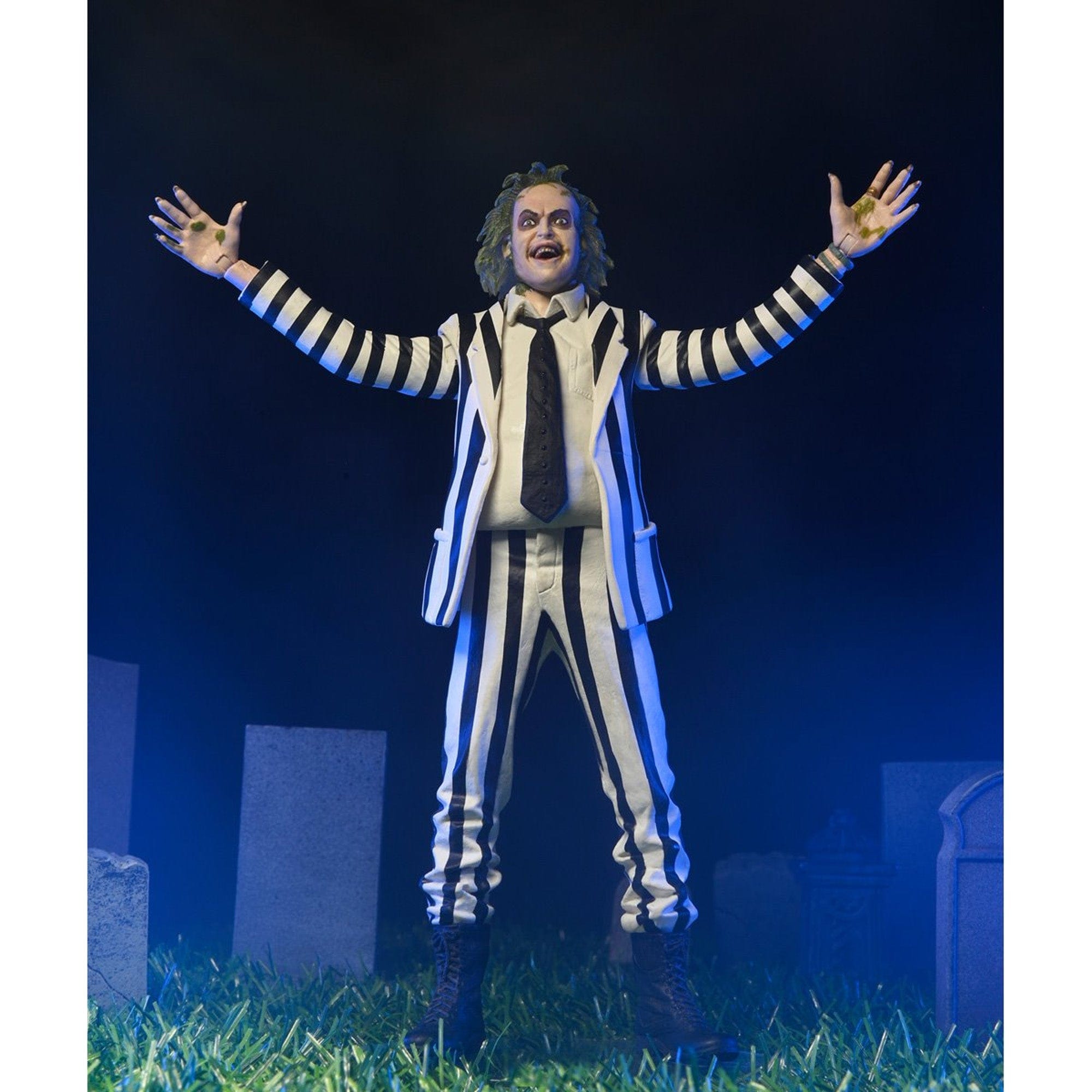 Beetlejuice (1988) Striped Suit 1/4 Scale Figure by NECA