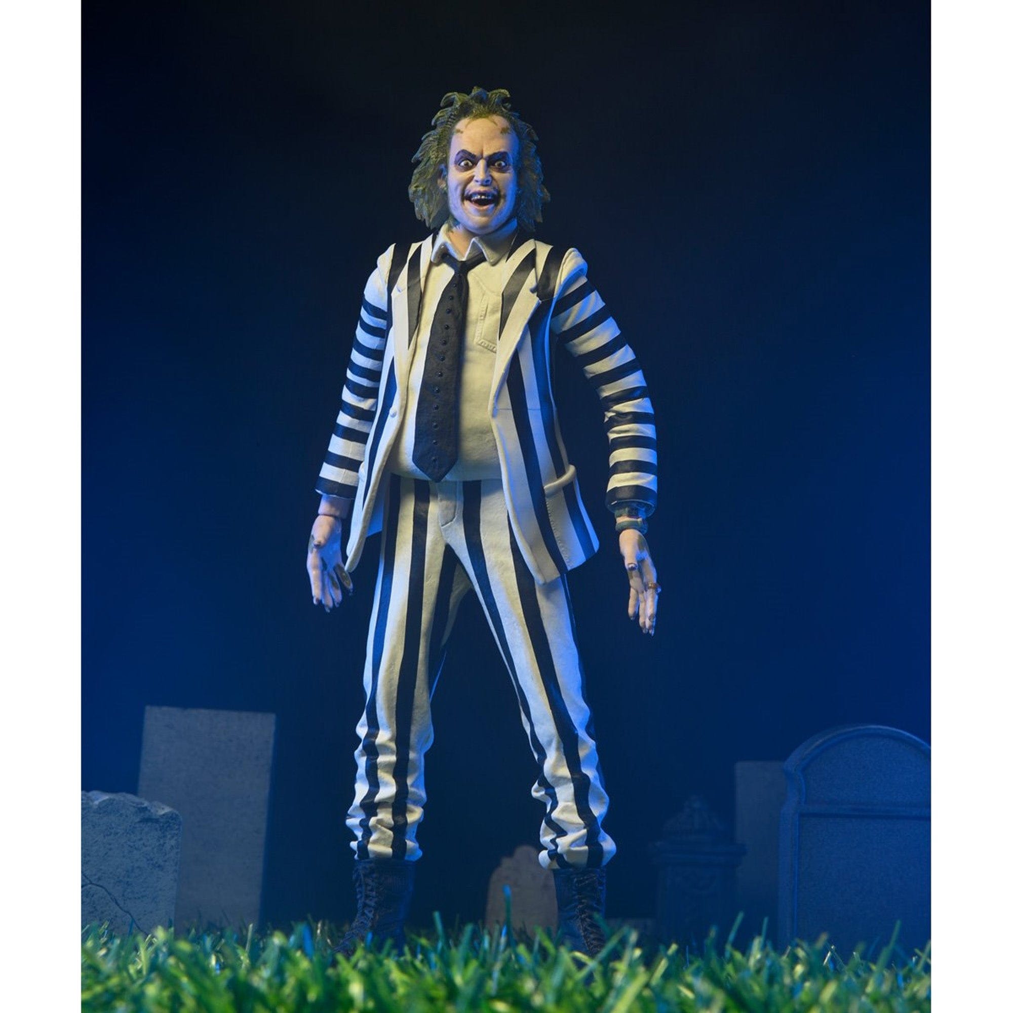 Beetlejuice (1988) Striped Suit 1/4 Scale Figure by NECA