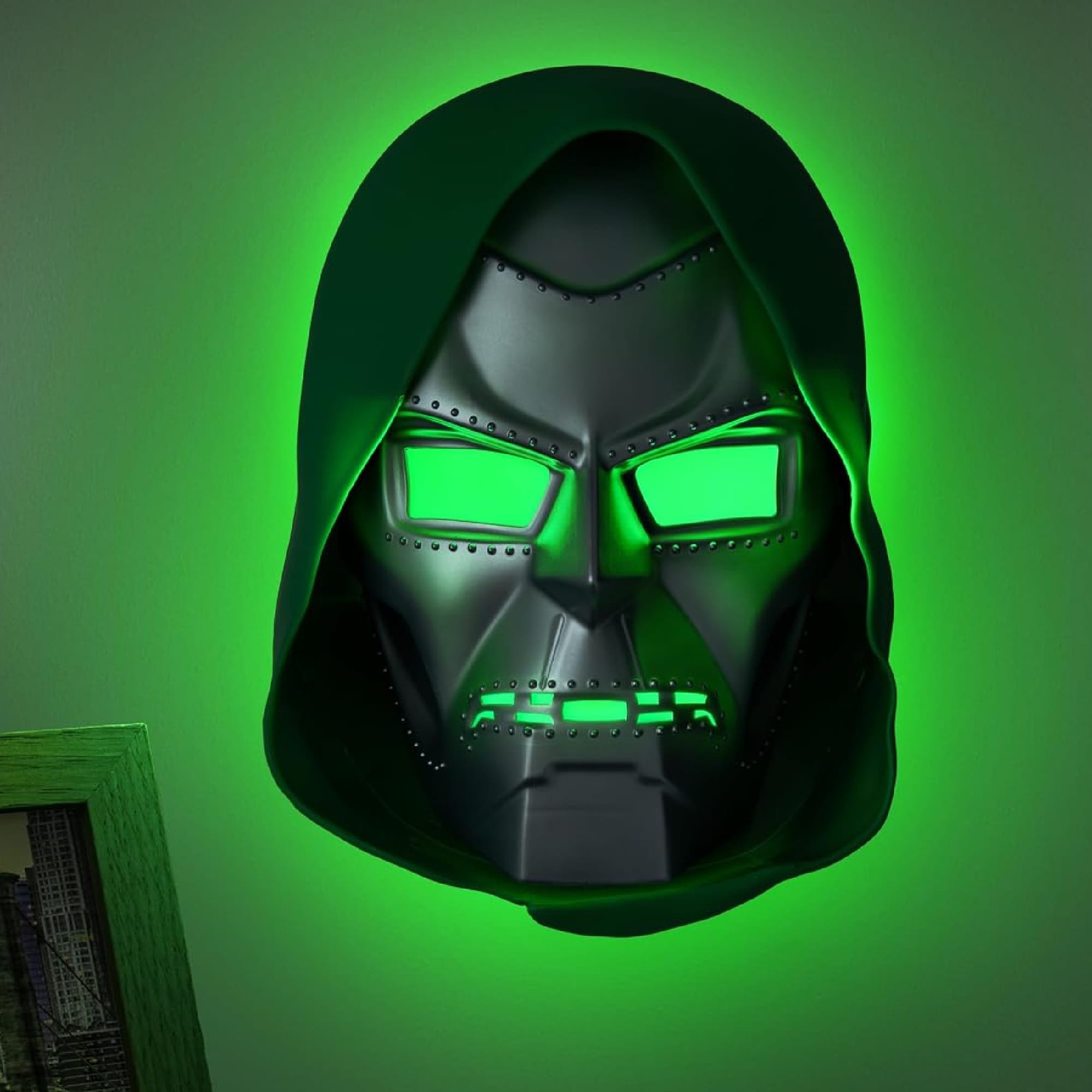 Doctor Doom Mask Light - Marvel by Paladone