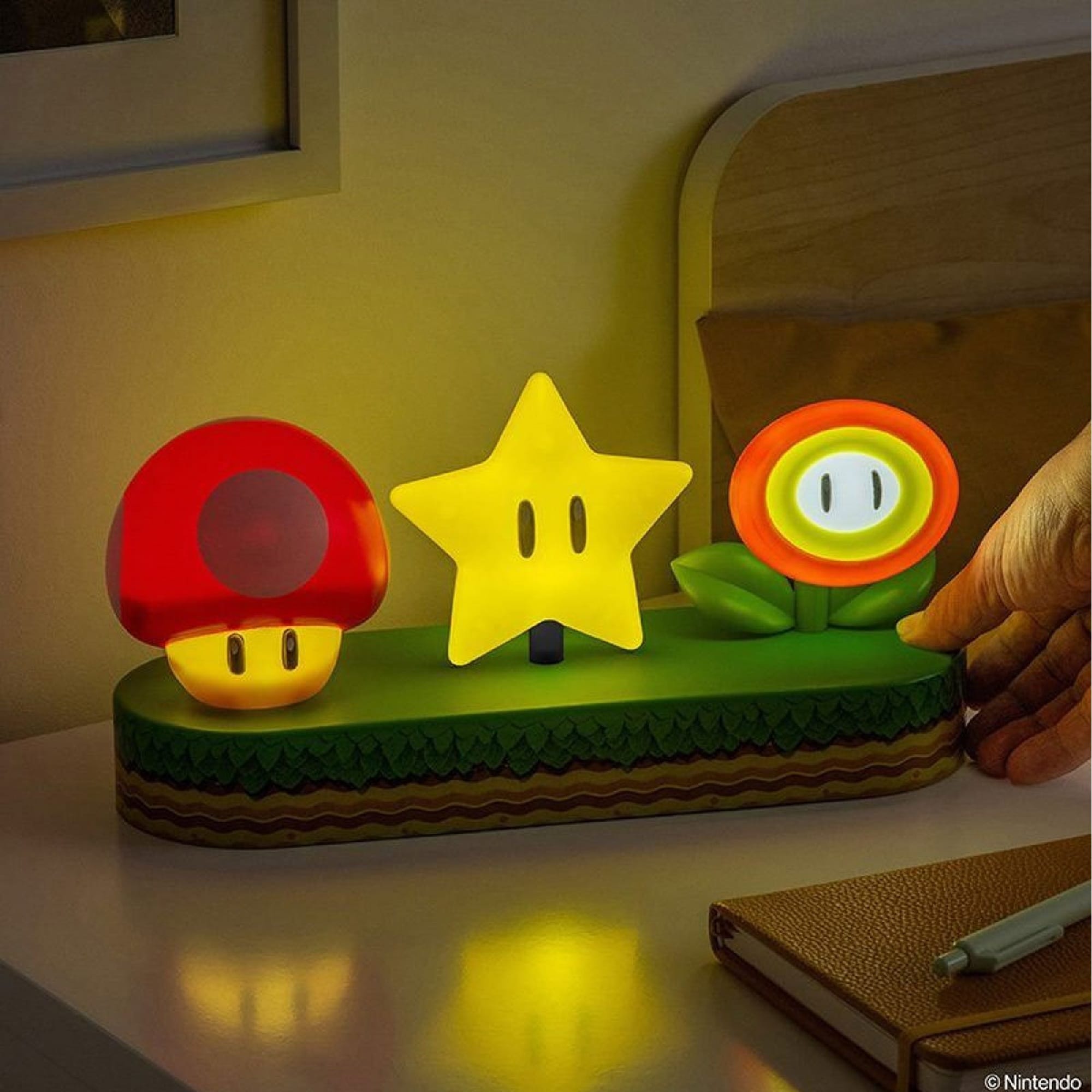 Super Mario Bros. Icons Light by Paladone