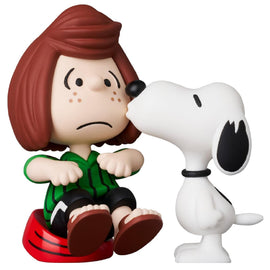 Pepprmint Patty & Snoopy Ultra Detail Figure by Medicom